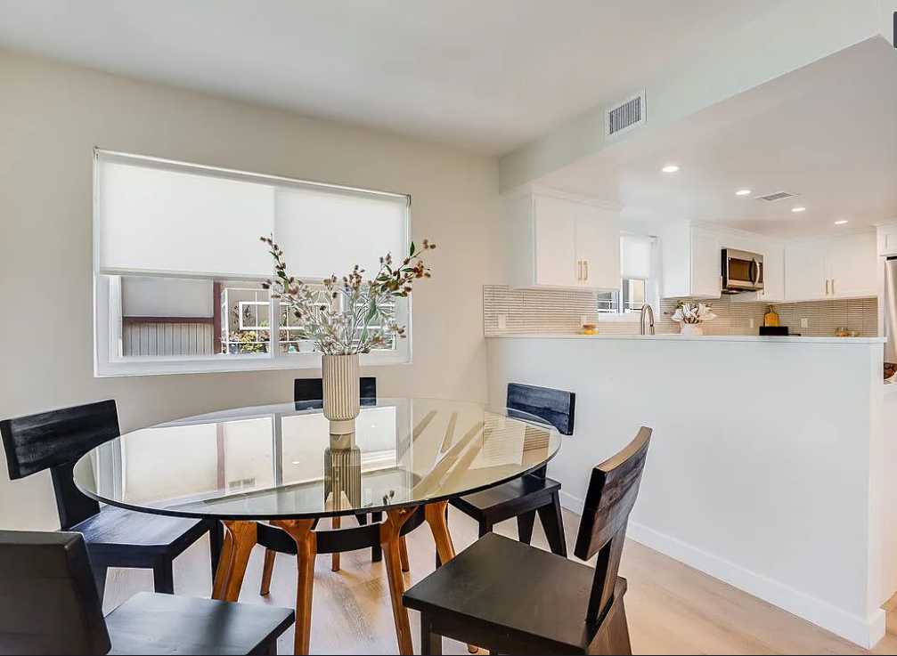 Grenoble Dining Table - Image 3
